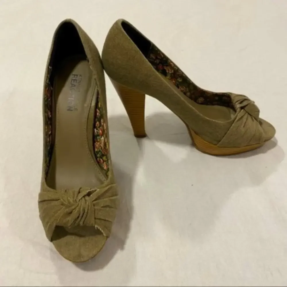 Kenneth Cole Reaction Brown Canvas Peep Toe Heels‎